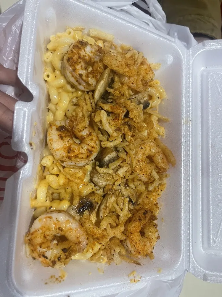 Cajun Shrimp Mac N Cheese